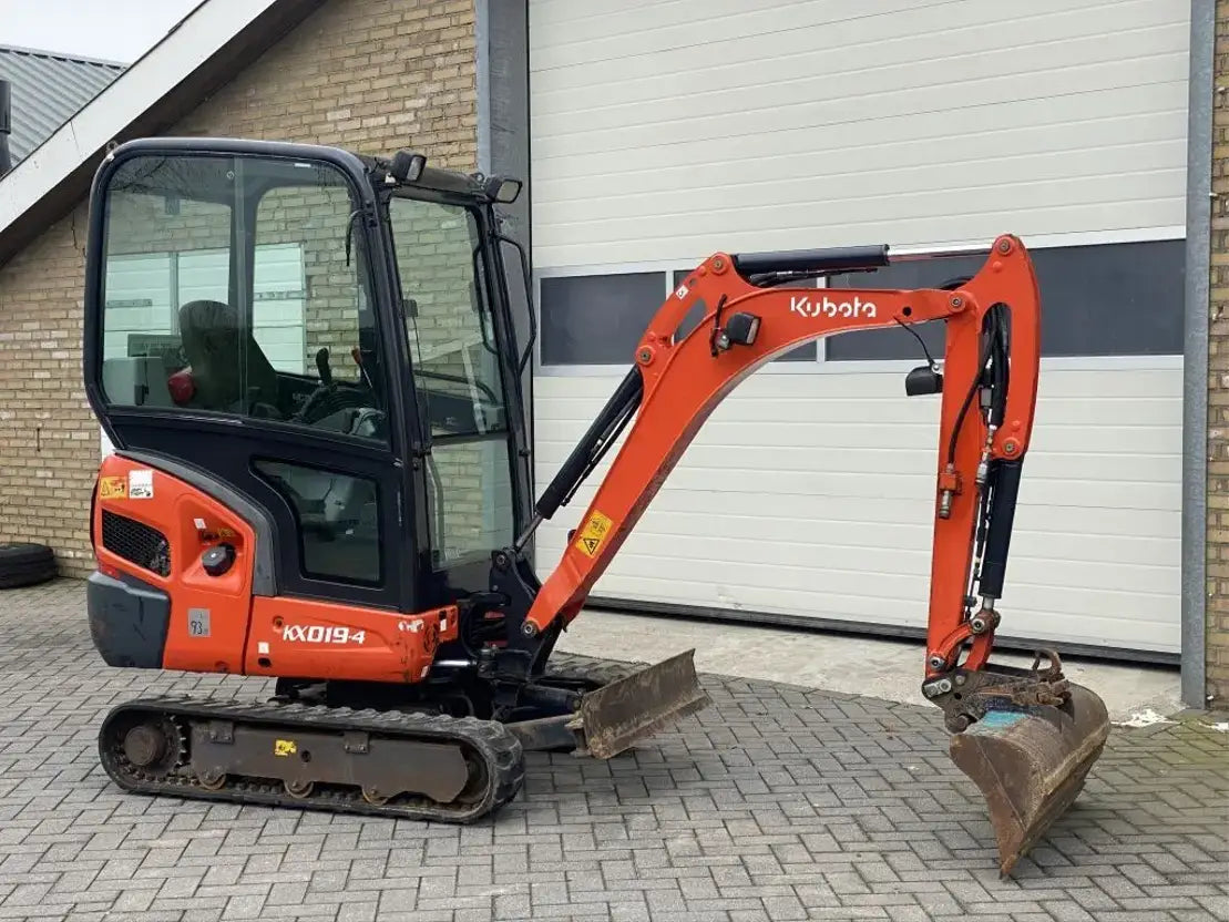 Mini-pelle KUBOTA KX019-4 – 1,8 T robuste et productive + 3 Godets – Garantie 12 mois