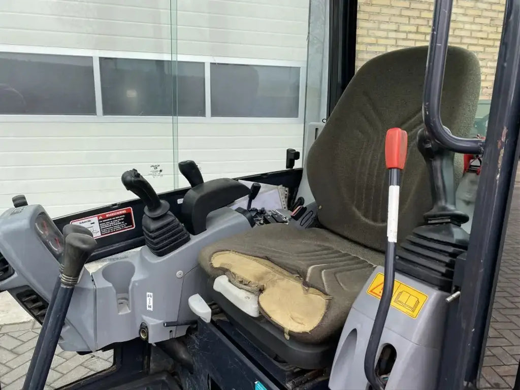 Mini-pelle KUBOTA KX019-4 – 1,8 T robuste et productive + 3 Godets – Garantie 12 mois