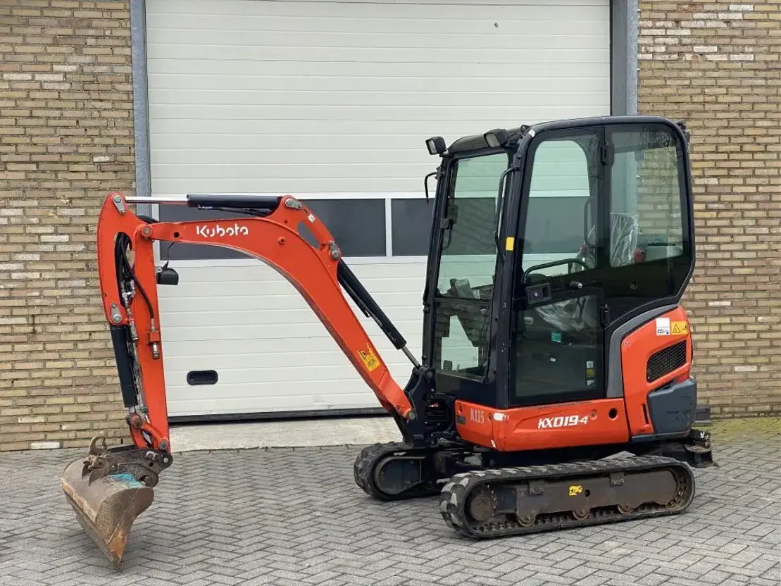 Mini-pelle KUBOTA KX019-4 – 1,8 T robuste et productive + 3 Godets – Garantie 12 mois