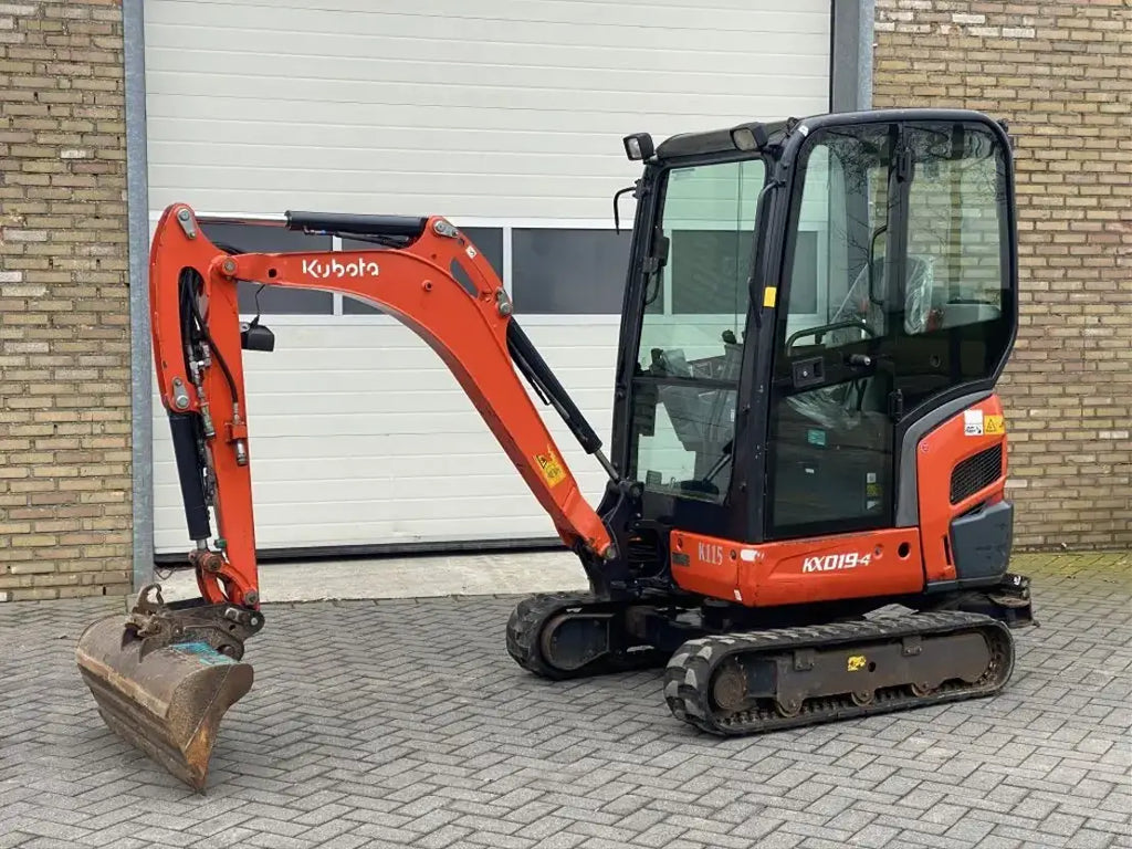 Mini-pelle KUBOTA KX019-4 – 1,8 T robuste et productive + 3 Godets – Garantie 12 mois