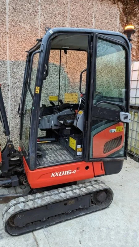 Mini-pelle KUBOTA KX016-4 – 1,7 T cabine équipée + 3 Godets – Garantie 12 mois