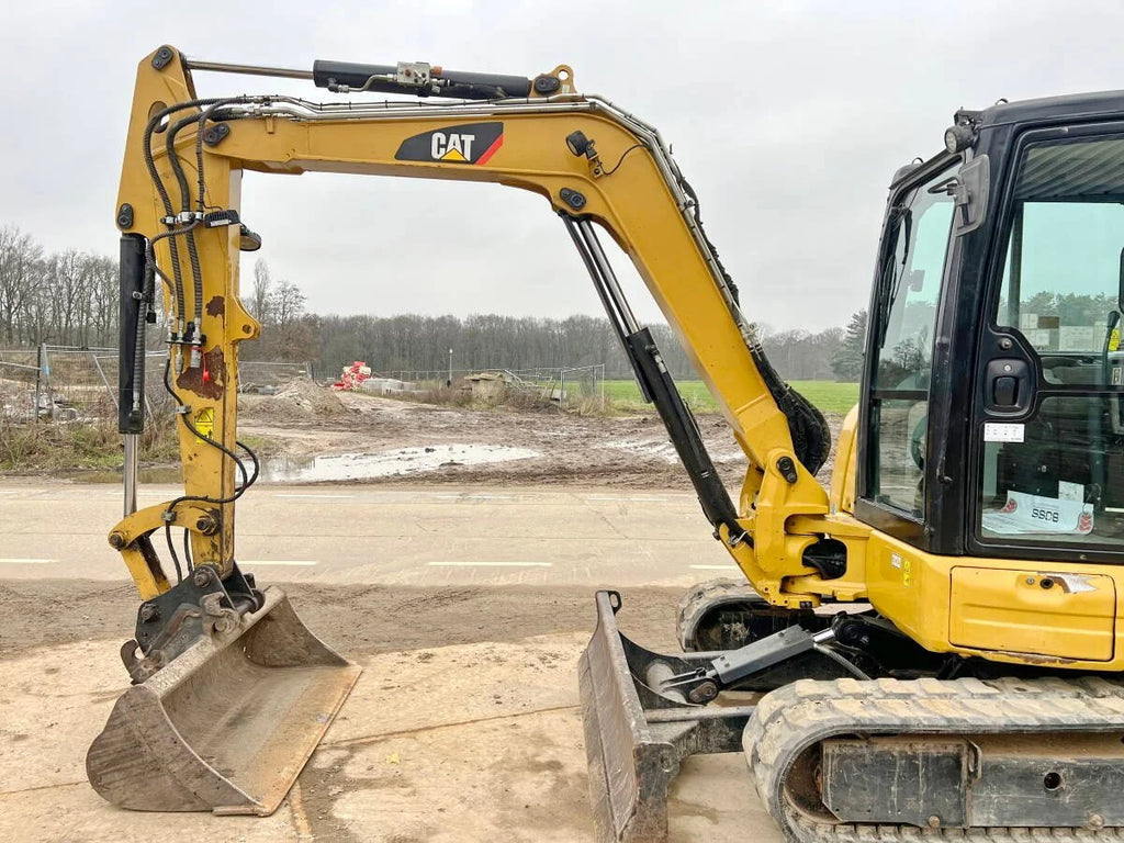CATERPILLAR 305.5 E2 CR Minibagger – 5,2 t Hochleistungsturbo + 3 Löffel – 12 Monate Garantie