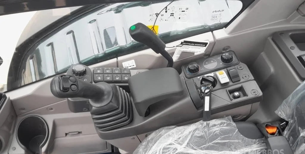 Mini-pelle KUBOTA KX060-5 avec ROTO – 5,7 T quasi neuve + 3 Godets – Garantie 12 mois