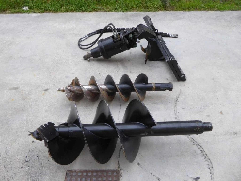 CATERPILLAR 302.5 + TARIERE HYDRAULIQUE + 3 GODETS