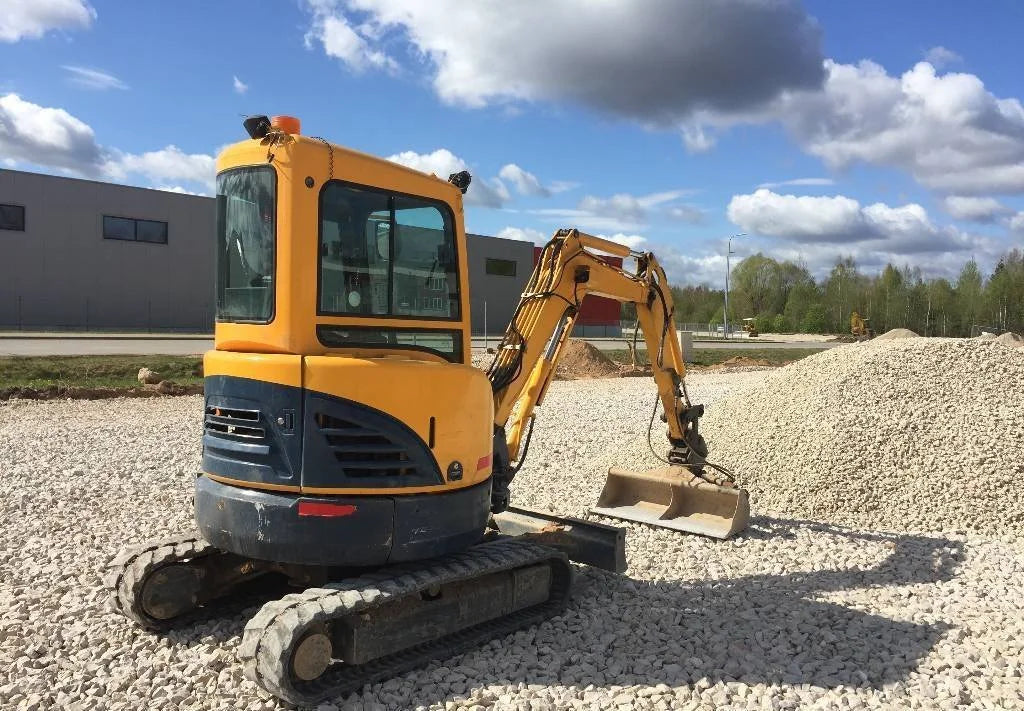 Mini-pelle HYUNDAI ROBEX 27Z-9 – 2,8 T + 3 Godets – Garantie 12 mois