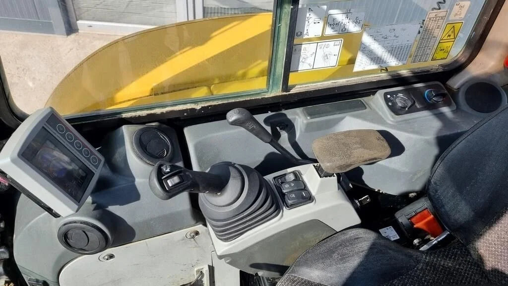 Mini-pelle CATERPILLAR 305E2 – 5 T + 3 Godets – Garantie 12 mois