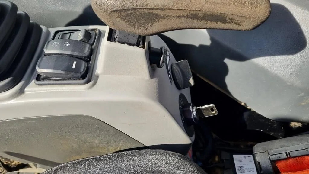 Mini-pelle CATERPILLAR 305E2 – 5 T + 3 Godets – Garantie 12 mois