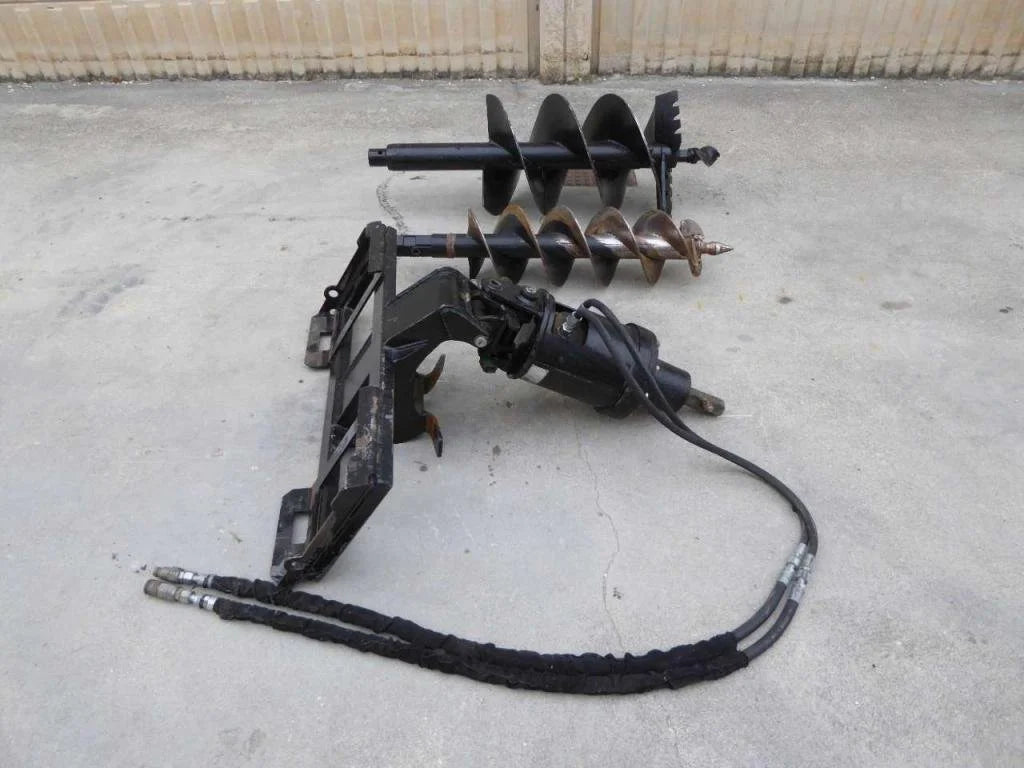 CATERPILLAR 302.5 + TARIERE HYDRAULIQUE + 3 GODETS