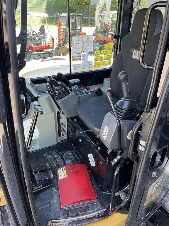 Mini-pelle CATERPILLAR 305.5E – 5,2 T + 3 Godets – Garantie 12 mois