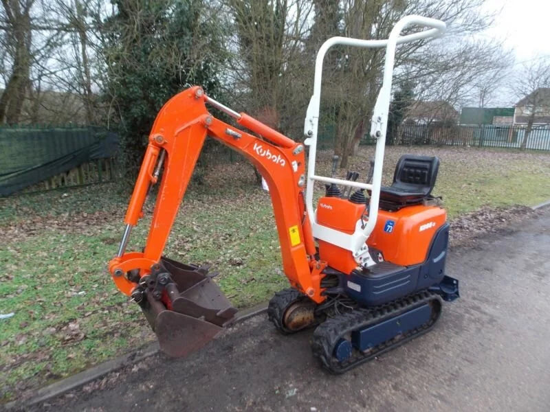 Micro-pelle KUBOTA K008-3 – 0,8 T compacte et révisée + 3 Godets – Garantie 12 mois