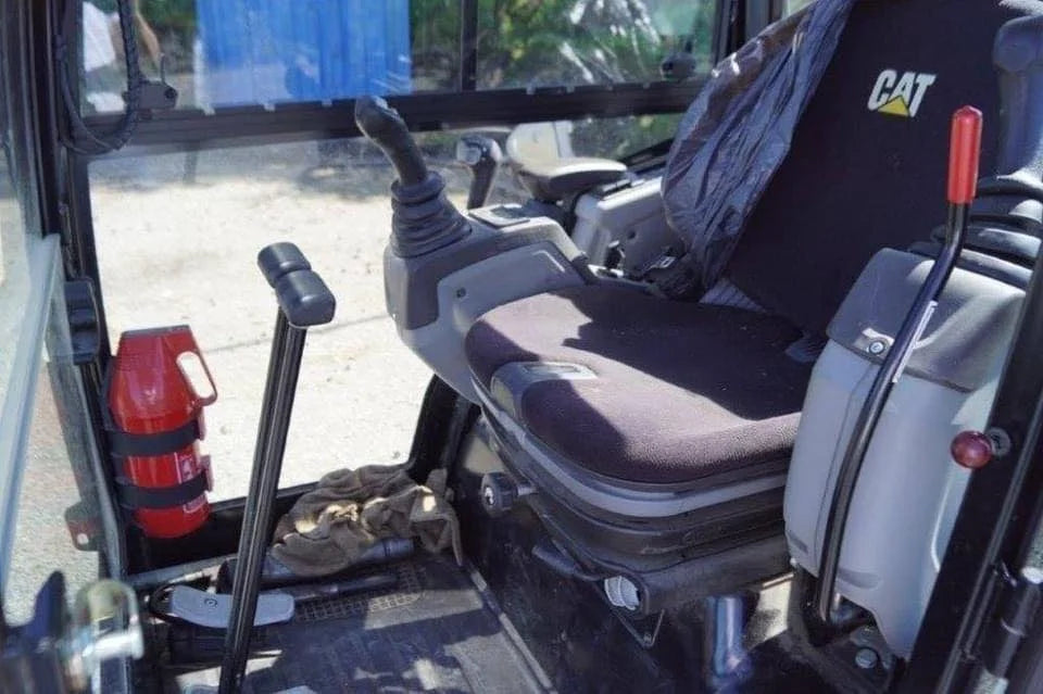 Mini-pelle CATERPILLAR 301.7D – 1,85 T avec remorque + 3 Godets – Garantie 12 mois