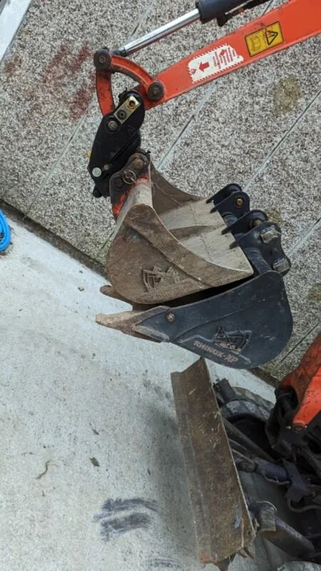 Mini-pelle KUBOTA KX016-4 – 1,7 T cabine équipée + 3 Godets – Garantie 12 mois