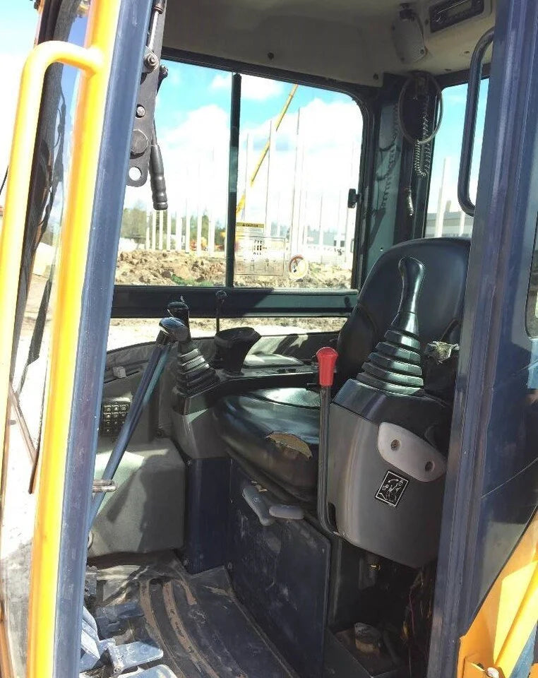 Mini-pelle HYUNDAI ROBEX 27Z-9 – 2,8 T + 3 Godets – Garantie 12 mois