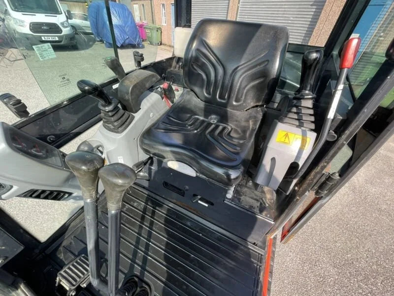 Mini-pelle KUBOTA KX016-4 – 1,6 T cabine équipée + 3 Godets – Garantie 12 mois