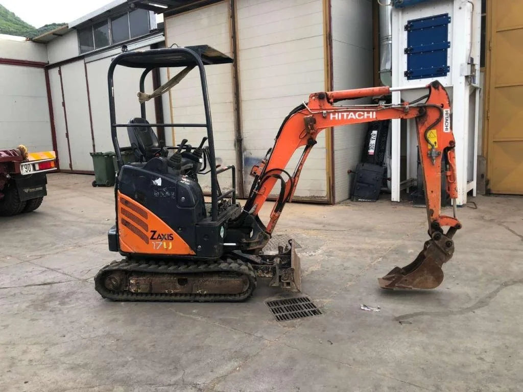 Mini-pelle HITACHI ZX17U-2 YLR – 1,8 T + 3 Godets – Garantie 12 mois