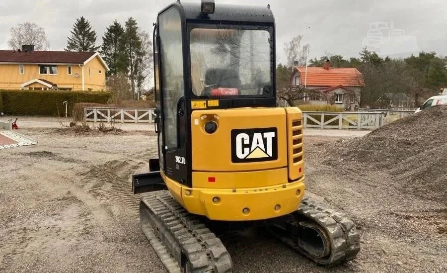 CATERPILLAR 302.7D + Marteau piqueur + Remorque + 4 Godets