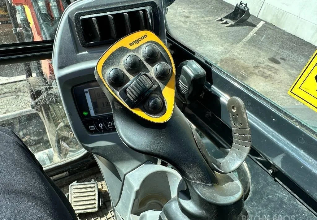 Mini-pelle KUBOTA KX057-4 – 5,7 T performante et polyvalente + 3 Godets – Garantie 12 mois