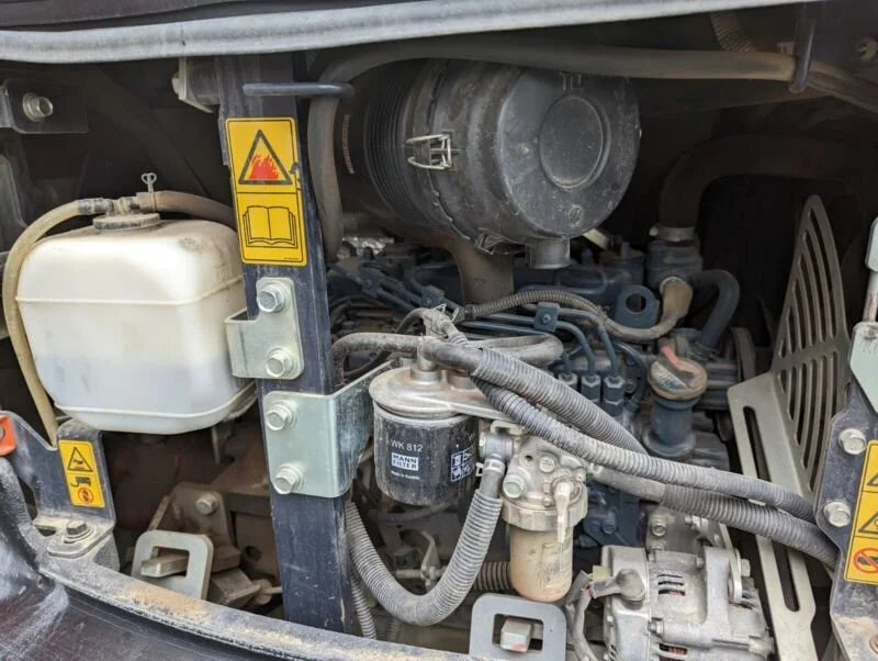 Mini-pelle KUBOTA KX027-4 – 2,7 T cabine climatisée + 3 Godets – Garantie 12 mois