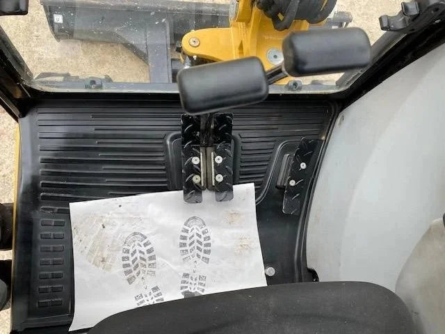 CATERPILLAR 302.7D + Marteau piqueur + Remorque + 4 Godets