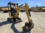 CATERPILLAR 301.7CR + 3 GODETS + REMORQUE 2021