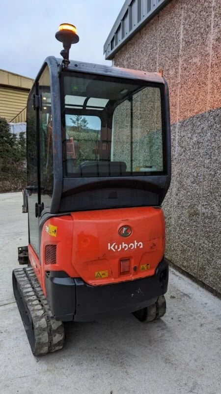 Mini-pelle KUBOTA KX016-4 – 1,7 T cabine équipée + 3 Godets – Garantie 12 mois