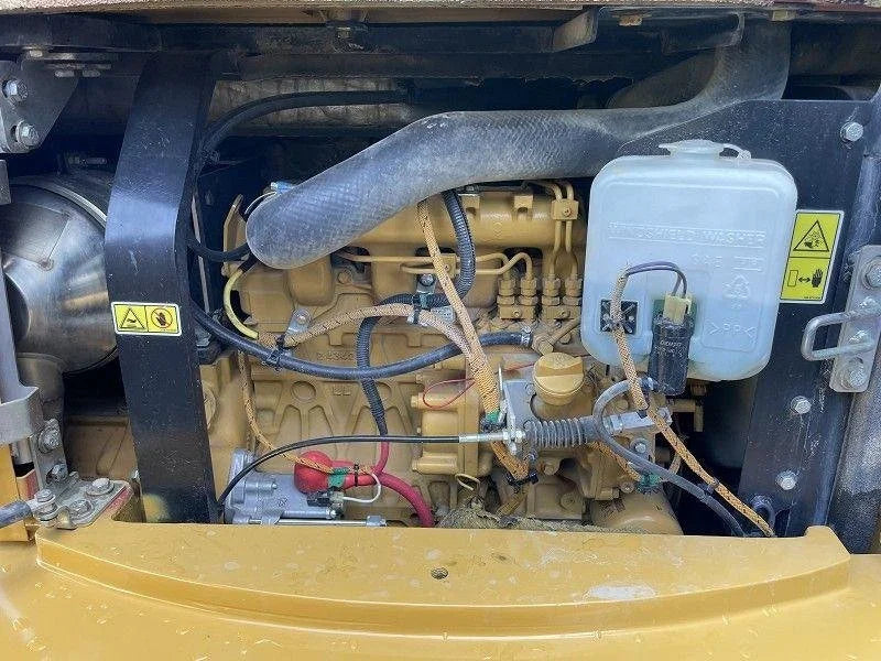 Mini-pelle CATERPILLAR 305.5E – 5,2 T + 3 Godets – Garantie 12 mois