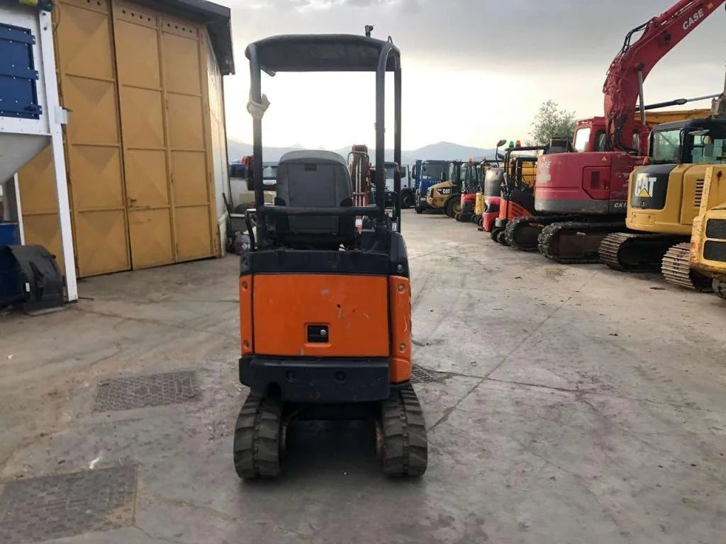 Mini-pelle HITACHI ZX17U-2 YLR – 1,8 T + 3 Godets – Garantie 12 mois