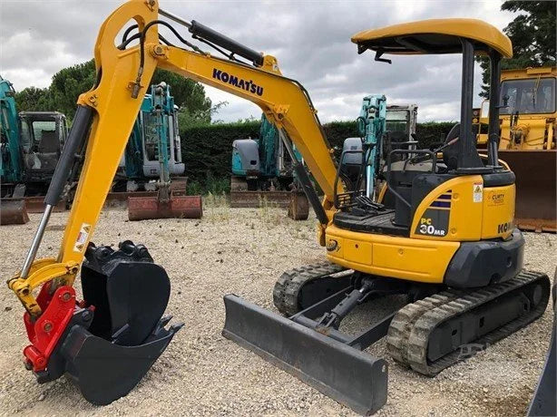 Mini-pelle KOMATSU PC30MR – 3,3 T polyvalente et révisée + 3 Godets – Garantie 12 mois