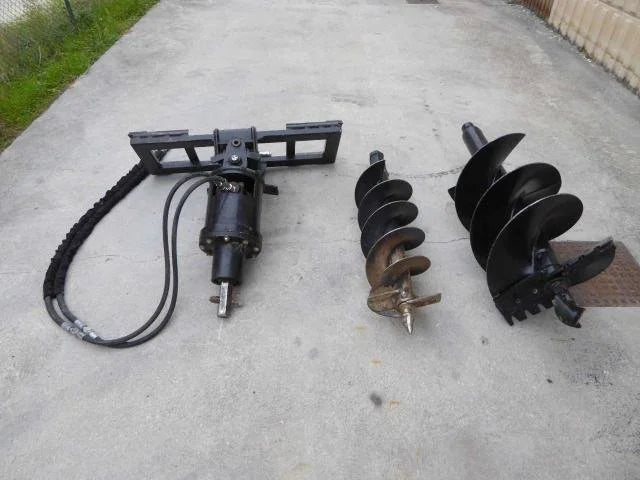 CATERPILLAR 302.5 + TARIERE HYDRAULIQUE + 3 GODETS