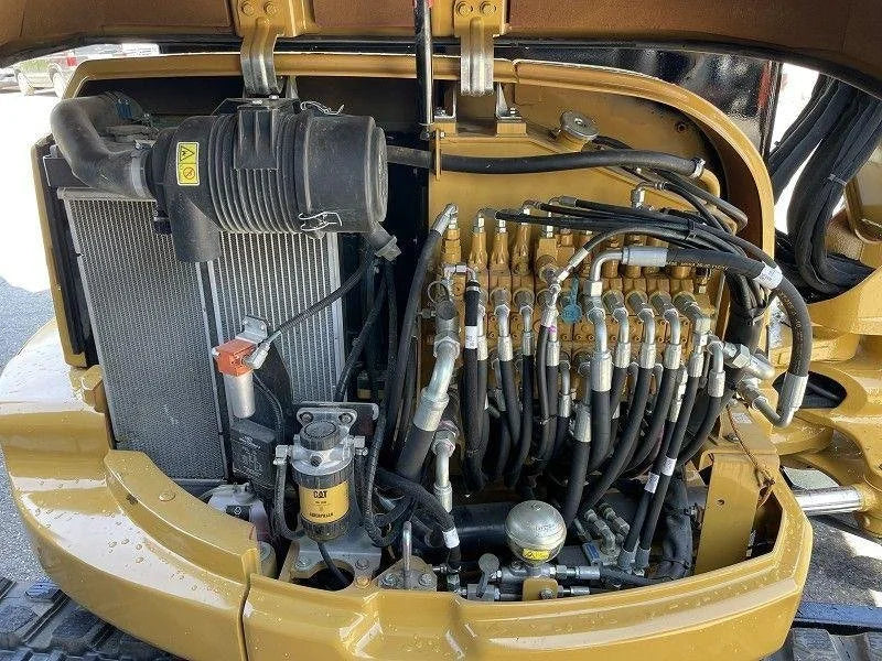 Mini-pelle CATERPILLAR 305.5E – 5,2 T + 3 Godets – Garantie 12 mois