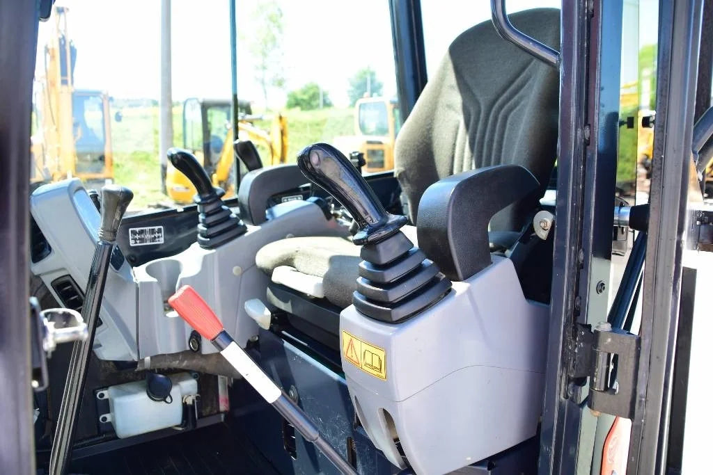 Mini-pelle KUBOTA U27-4 – 2,6 T + 3 Godets – Garantie 12 mois