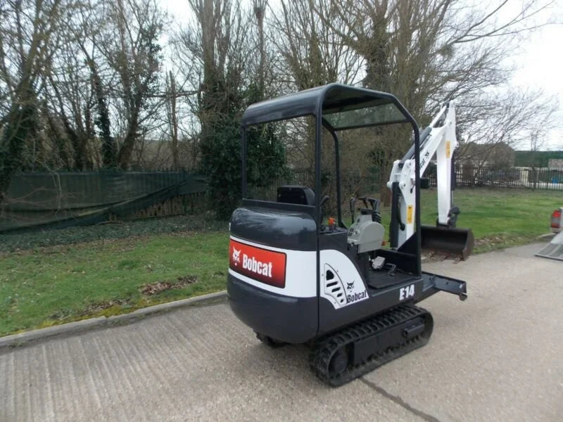 Bobcat E14, 1.5T 2013 et remorque 2,6T