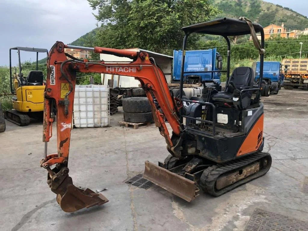 Mini-pelle HITACHI ZX17U-2 YLR – 1,8 T + 3 Godets – Garantie 12 mois