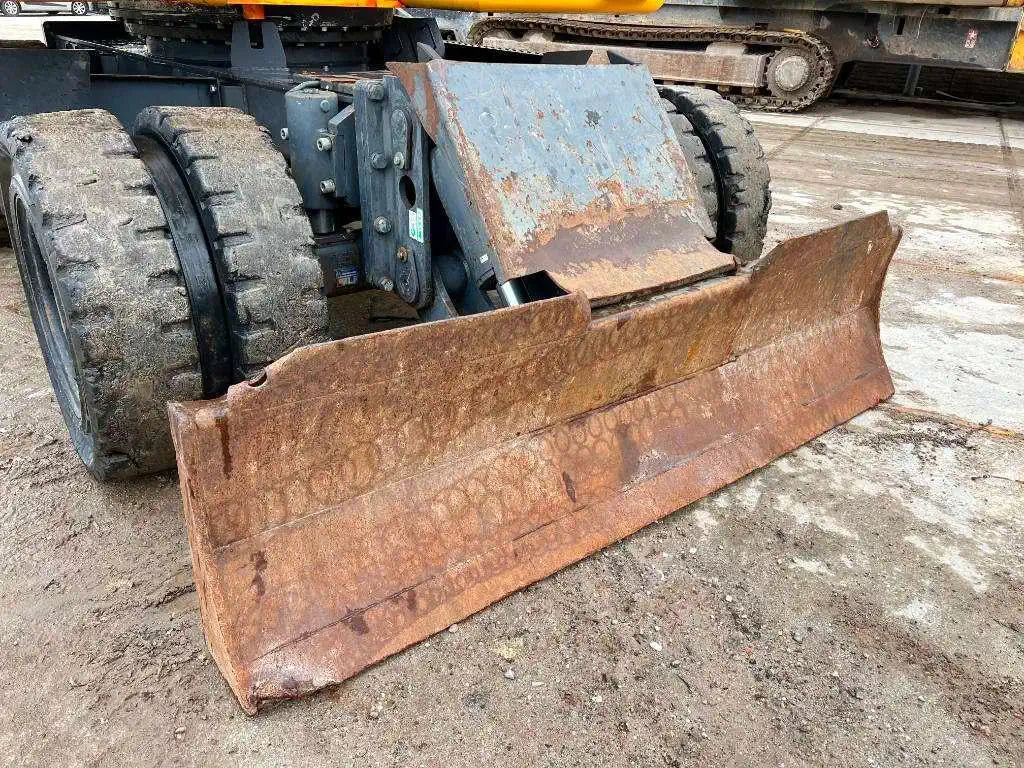 Pelle sur pneus DOOSAN DX190W (ETEC 818) – 18 T + 3 Godets – Garantie 12 mois