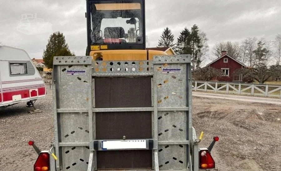 CATERPILLAR 302.7D + Marteau piqueur + Remorque + 4 Godets