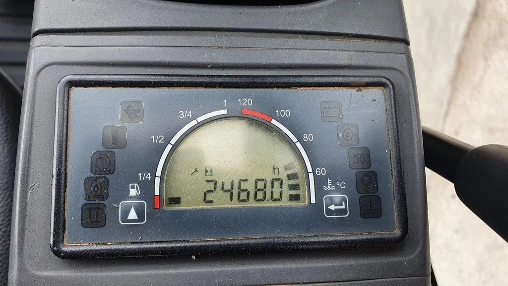 CAT 302.2D 2,1 T + 3 GODETS