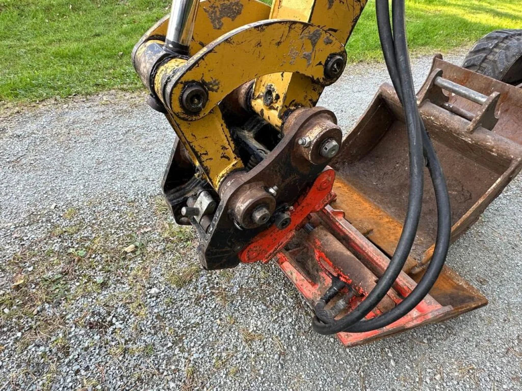 Cat 302.5C + 4 GODETS ET INCLINABLE