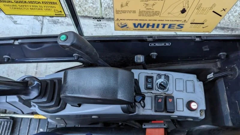 Mini-pelle KUBOTA KX016-4 – 1,7 T cabine équipée + 3 Godets – Garantie 12 mois