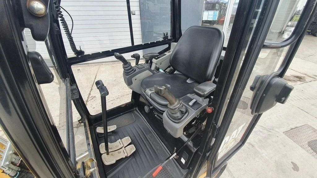 CAT 302.2D 2,1 T + 3 GODETS