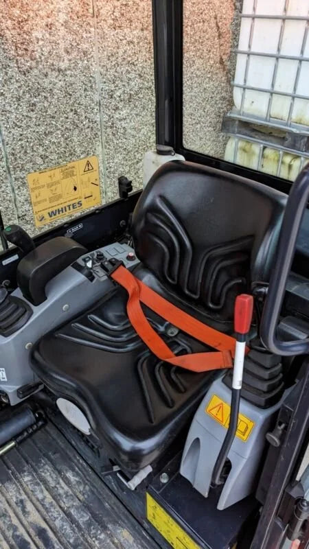 Mini-pelle KUBOTA KX016-4 – 1,7 T cabine équipée + 3 Godets – Garantie 12 mois