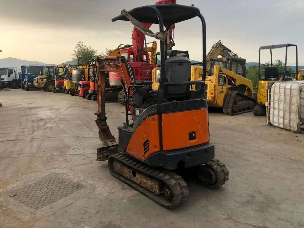 Mini-pelle HITACHI ZX17U-2 YLR – 1,8 T + 3 Godets – Garantie 12 mois