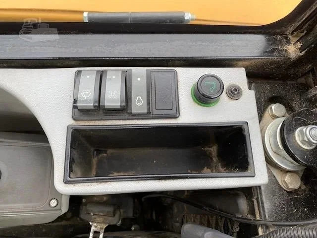 CATERPILLAR 302.7D + Marteau piqueur + Remorque + 4 Godets