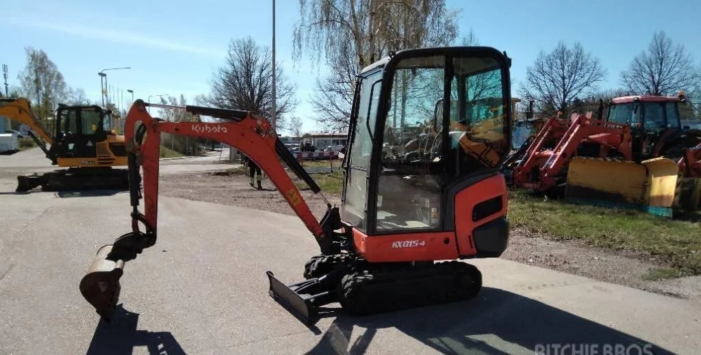 Mini-pelle KUBOTA KX015-4 – 1,5 T compacte et fiable + 3 Godets – Garantie 12 mois
