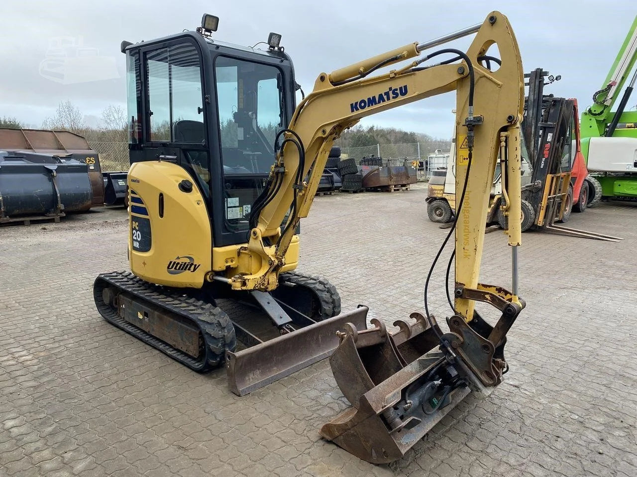 Mini-pelle KOMATSU PC20MR-2 – 2 T compacte et performante + 3 Godets – Garantie 12 mois
