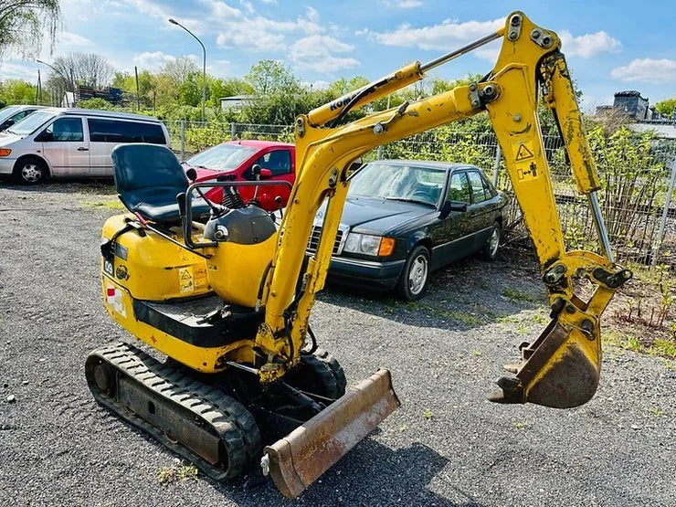 Micro-pelle KOMATSU PC09-1 – 0,8 T ultra-compacte + 3 Godets – Garantie 12 mois