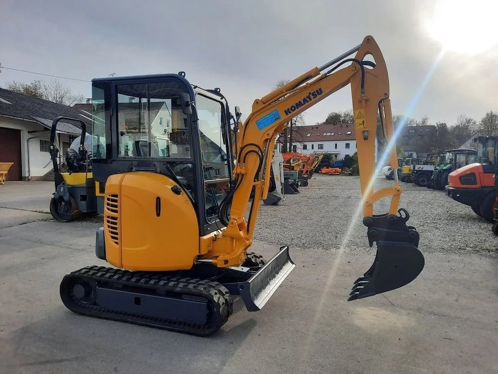 Mini-pelle KOMATSU PC20 – 2 T compacte et polyvalente + 3 Godets – Garantie 12 mois