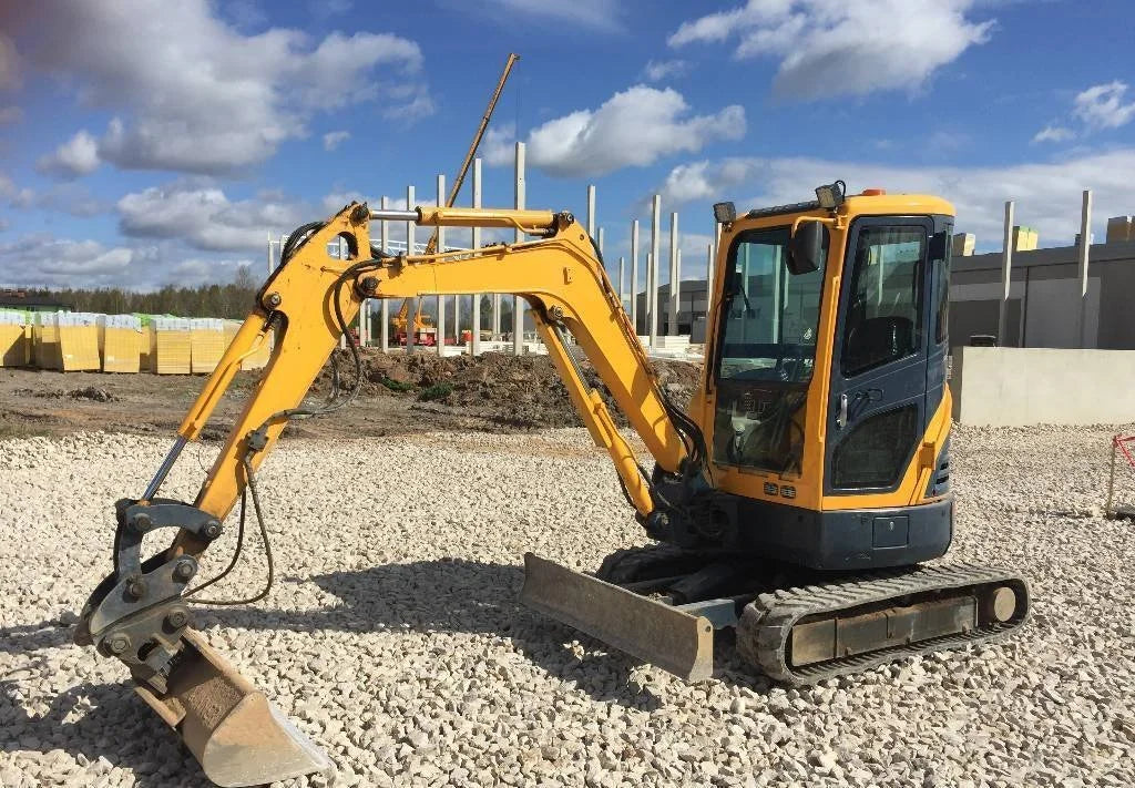 Mini-pelle HYUNDAI ROBEX 27Z-9 – 2,8 T + 3 Godets – Garantie 12 mois