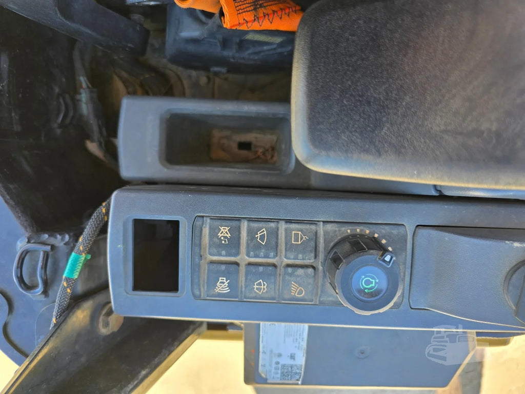 CATERPILLAR 301.7CR + 3 GODETS + REMORQUE 2021