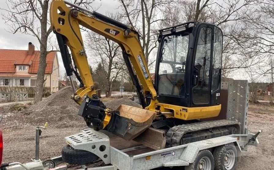 CATERPILLAR 302.7D + Marteau piqueur + Remorque + 4 Godets