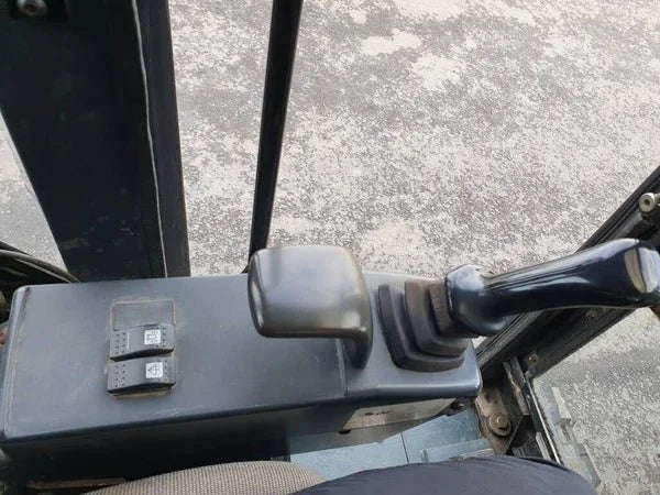 CATERPILLAR 302.5 + TARIERE HYDRAULIQUE + 3 GODETS